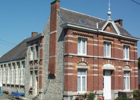 Ecole et maison communale de Thon