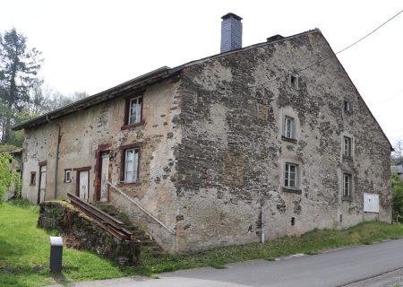 Ferme crépie ardennaise à Laforêt