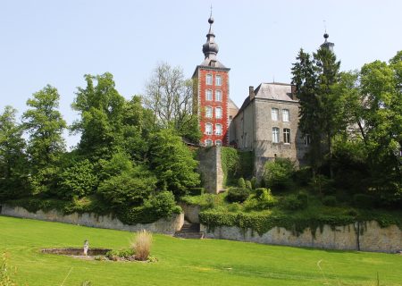 Château des comtes de Hamal à Vierves-sur-Viroin